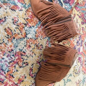 Brown Suede Fringe Wedge Booties – Boho Western Ankle Boots Size 7.5